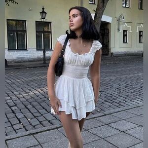 Princess Polly romper white